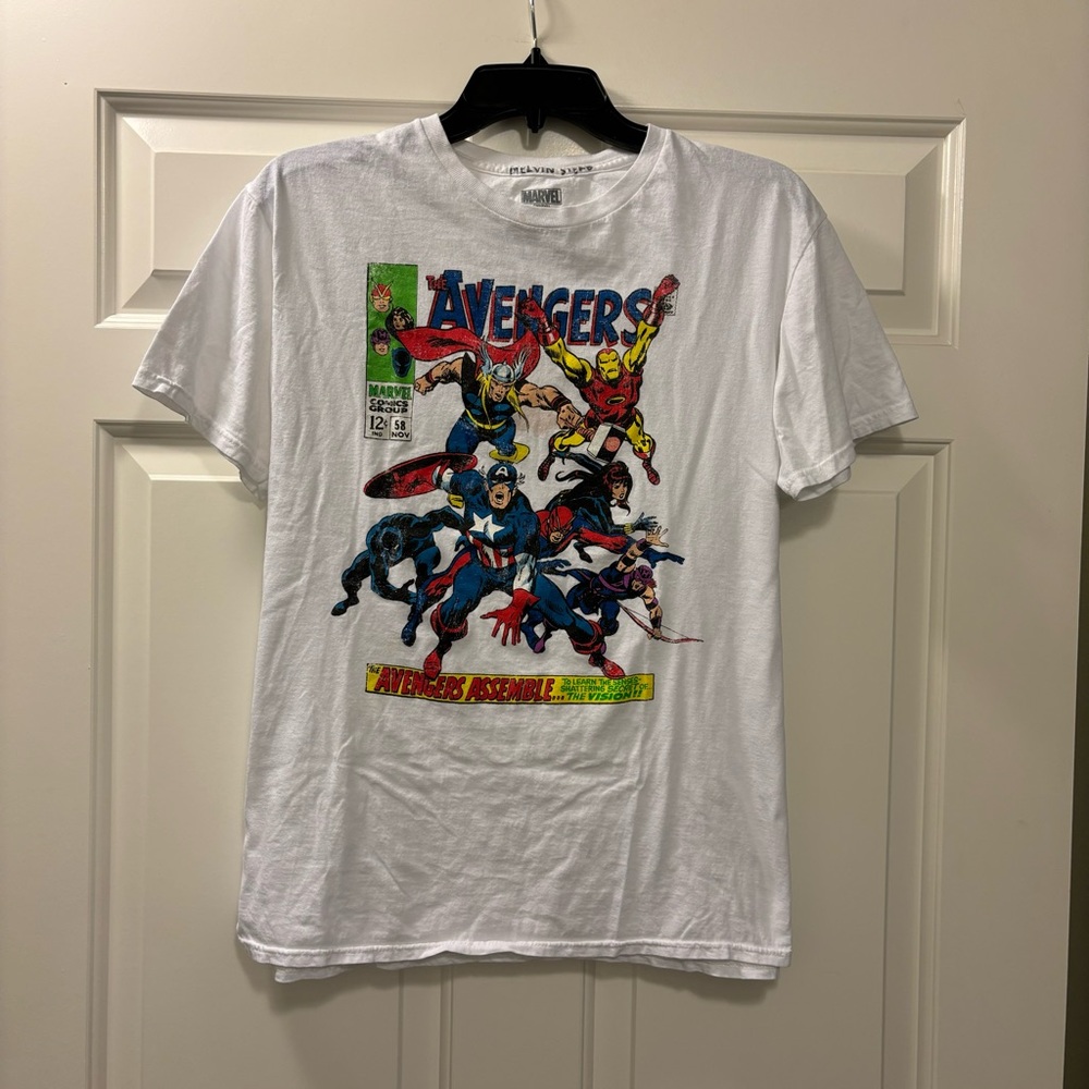 Mighty Avengers T-shirt Men's L classic fit crew neck white cotton graphic tee